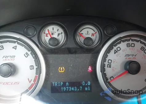 2008 Ford Focus Se/Ses из США, поврежденный, VIN 1FAHP35NX8W180512